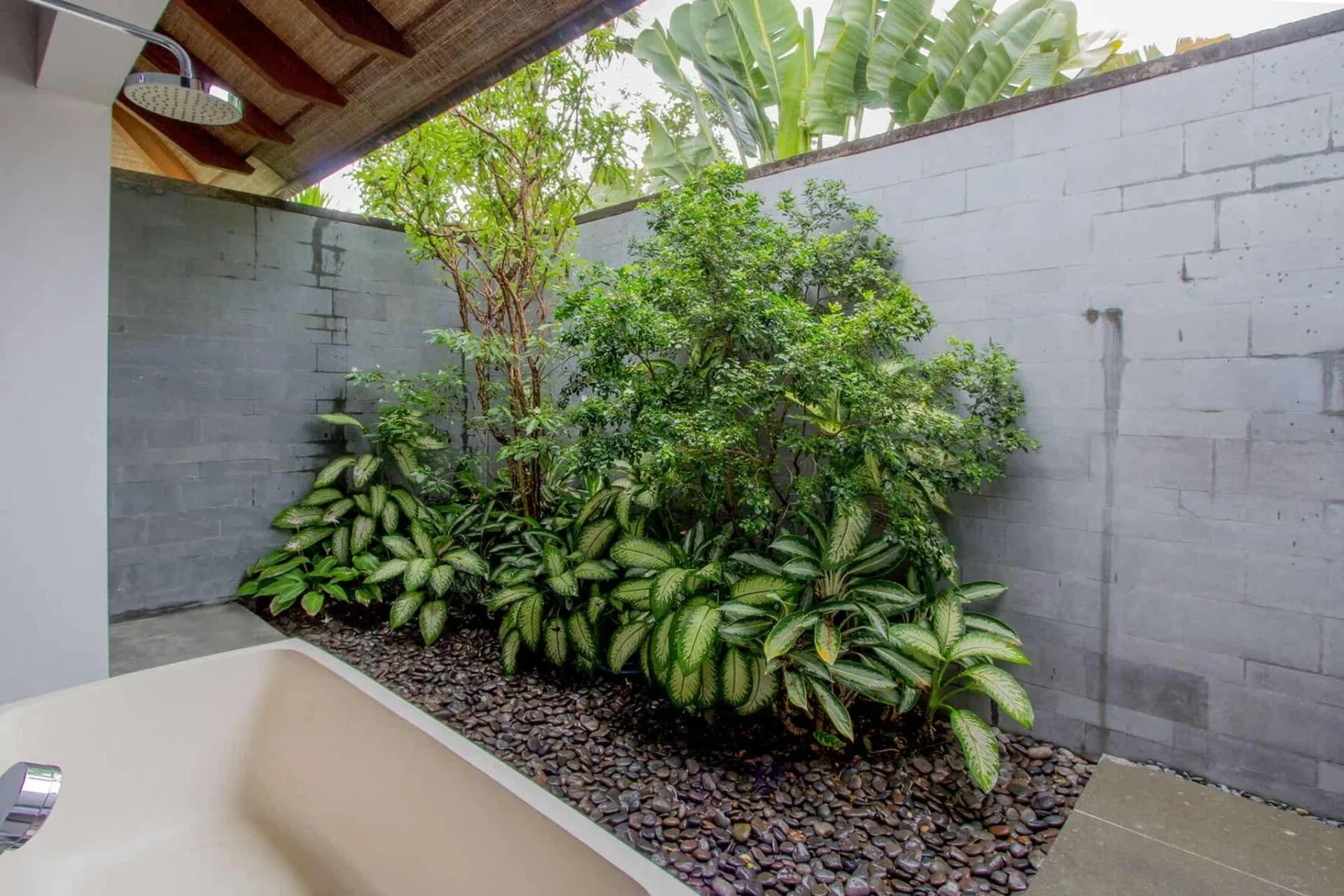 Villa Canggu One Bedroom Honeymoon Villas with Private Deck and Water Feature — image 5