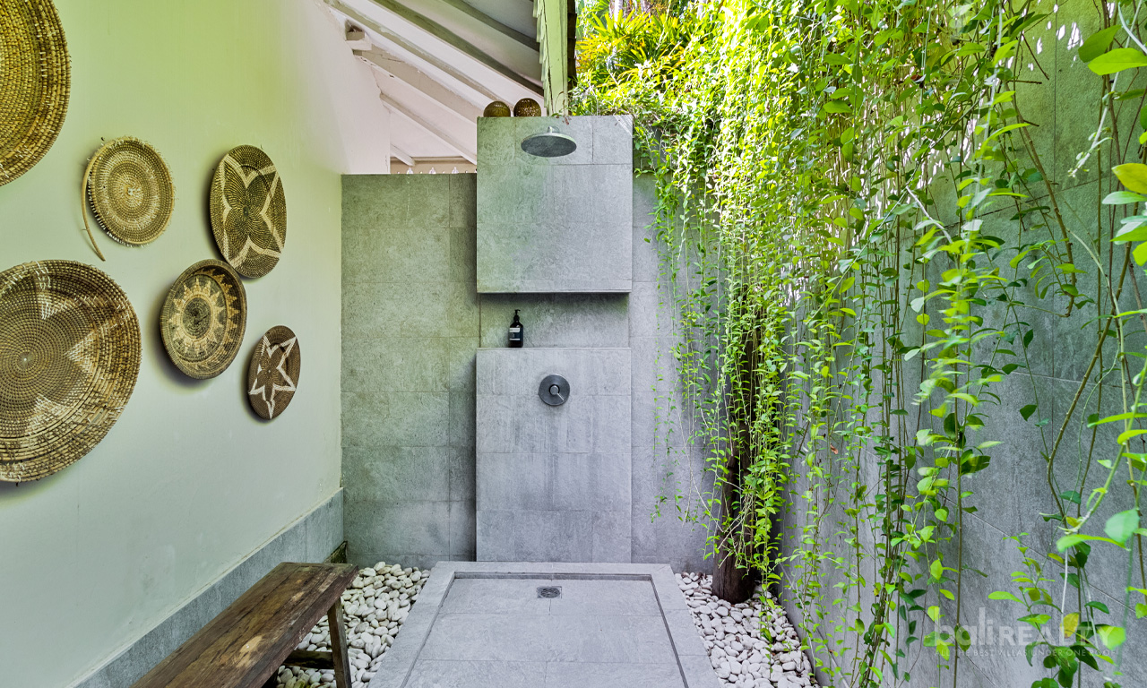 Spacious 3-Bedroom Villa on 590sqm in Greater Seminyak – Prime Batu Belig — image 8
