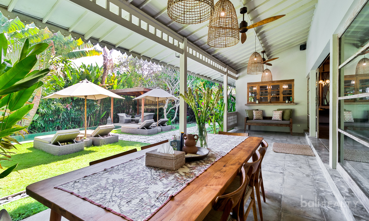 Spacious 3-Bedroom Villa on 590sqm in Greater Seminyak – Prime Batu Belig — image 1