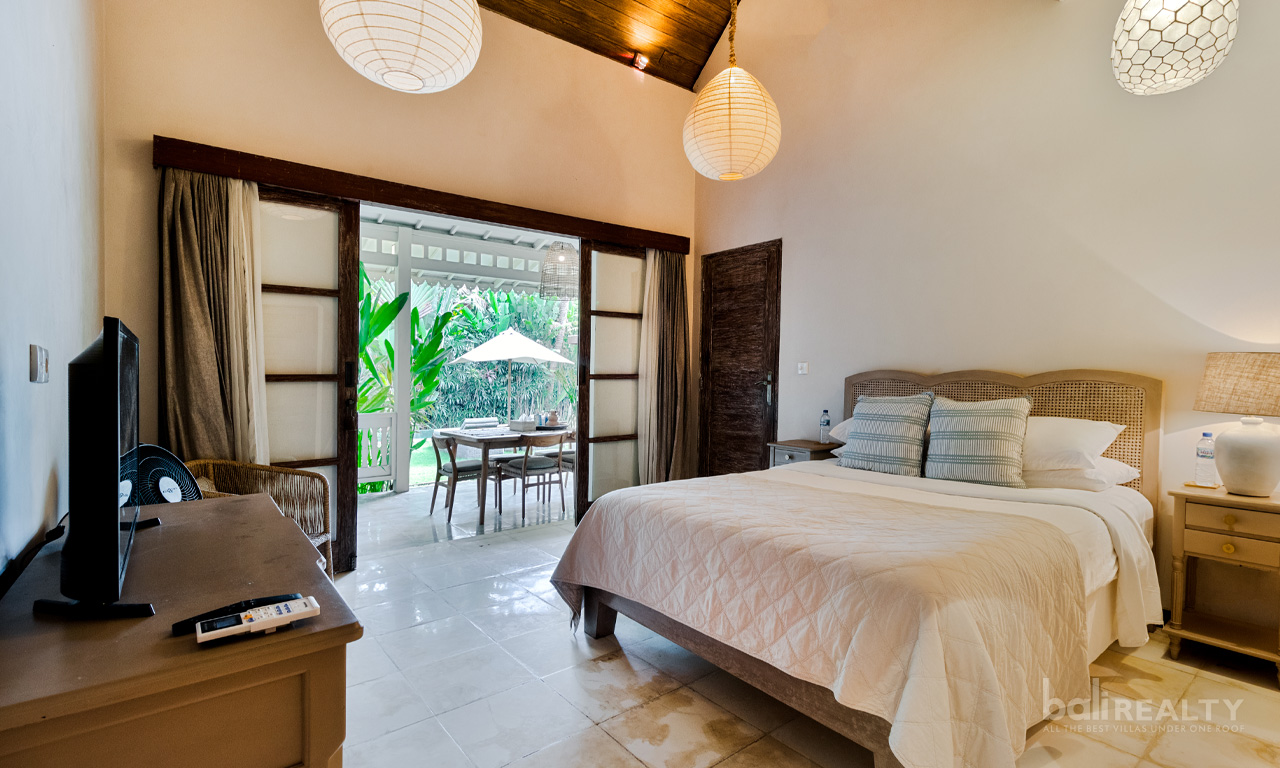 Spacious 3-Bedroom Leasehold Villa in Prime Batu Belig — image 2