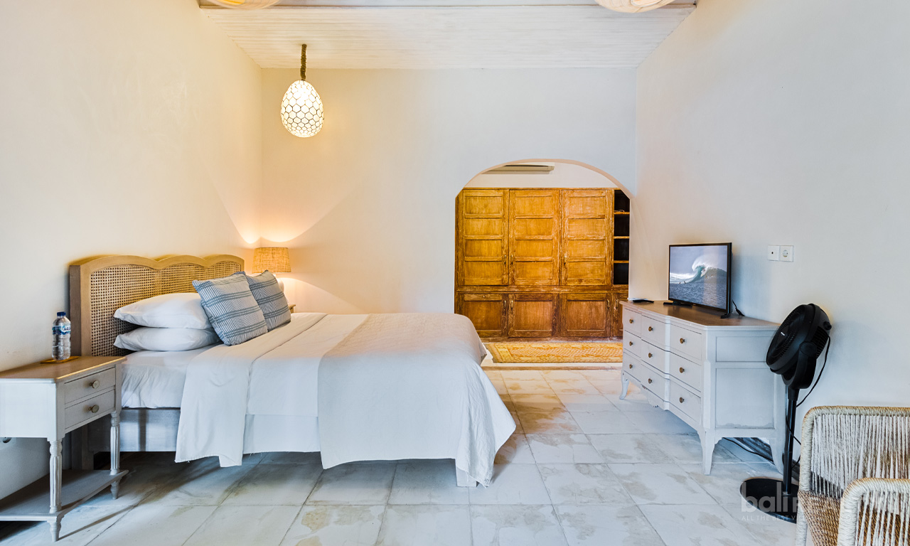 Spacious 3-Bedroom Villa on 590sqm in Greater Seminyak – Prime Batu Belig — image 3