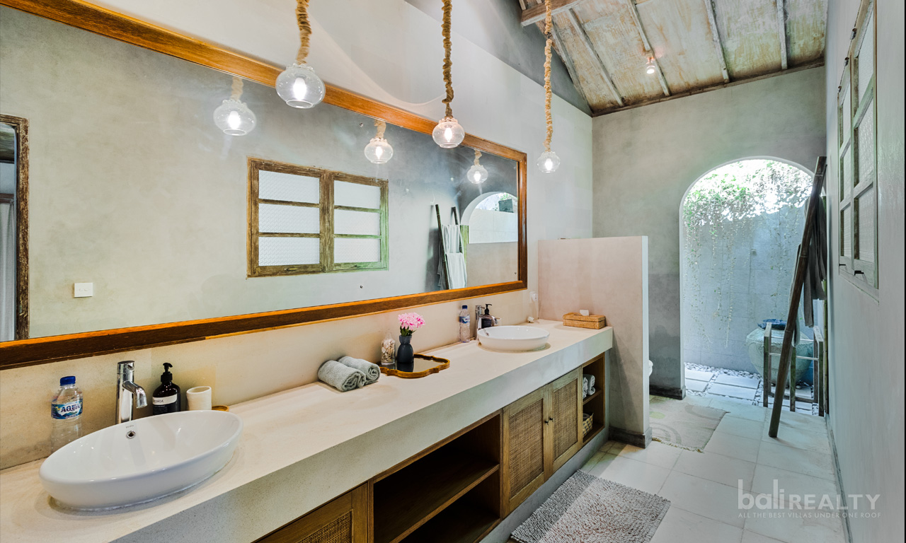 Spacious 3-Bedroom Villa on 590sqm in Greater Seminyak – Prime Batu Belig — image 7