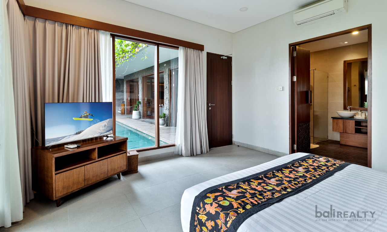 Freehold 5 Bedroom Villa With Two Adjoining Units in Prime Batu Bolong – Canggu! — image 8