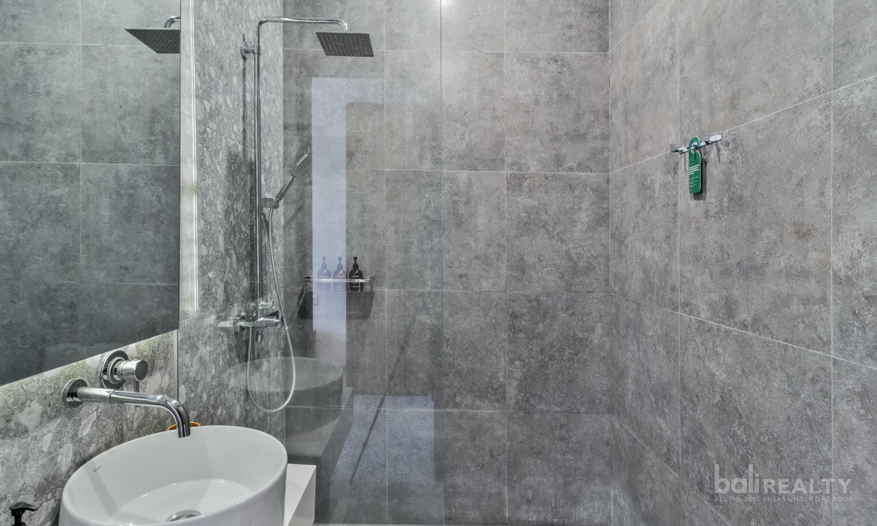 Smart Investment: Fully Furnished Two-Bedroom Villa with Contemporary Design, Just Steps from Berawa Beach — image 7