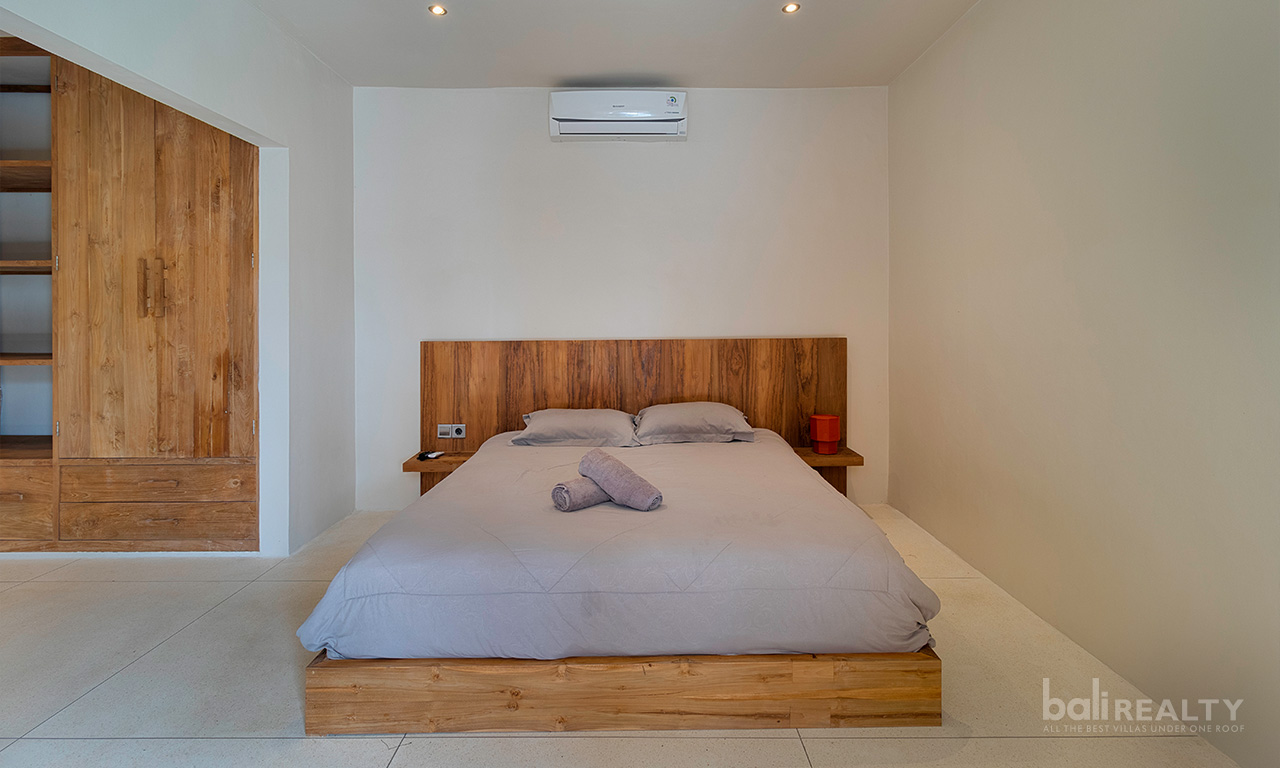 Brand New Modern Three-Bedroom Villa with Long Lease in Berawa’s Prime Locale — image 5