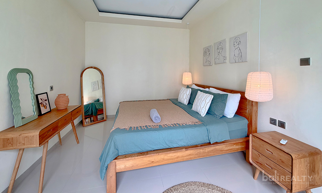 Cozy Two-Bedroom Villa for Yearly Rental in Prime Berawa Location — image 11