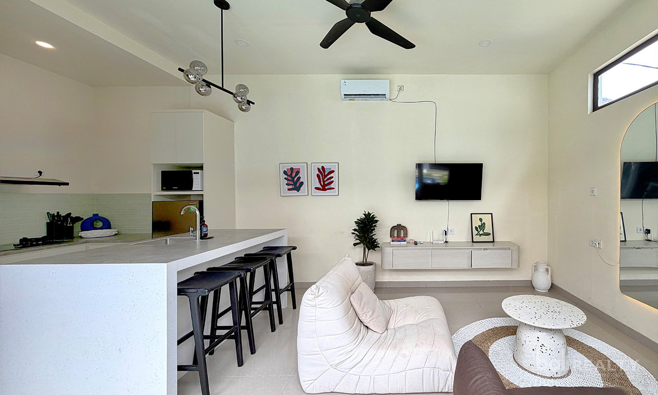 Cozy Two-Bedroom Villa for Yearly Rental in Prime Berawa Location — image 3