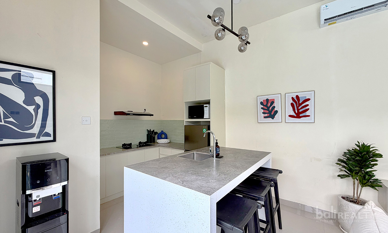 Cozy Two-Bedroom Villa for Yearly Rental in Prime Berawa Location — image 5