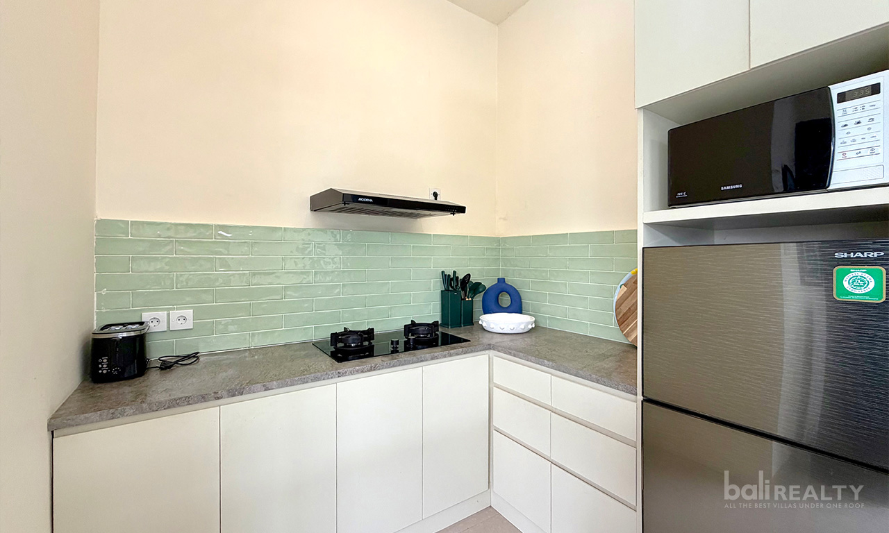 Cozy Two-Bedroom Villa for Yearly Rental in Prime Berawa Location — image 6