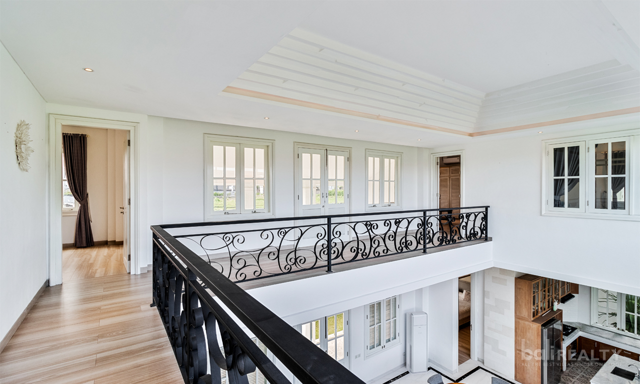 Available for Yearly Rental: Four-Bedroom Family Villa in Berawa, Short Drive to the Beach — image 17
