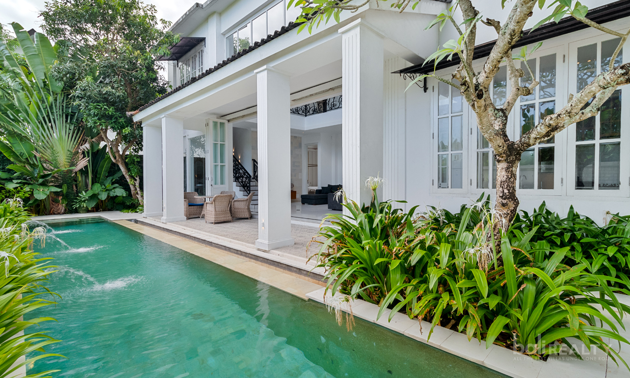 Available for Yearly Rental: Four-Bedroom Family Villa in Berawa, Short Drive to the Beach — image 1
