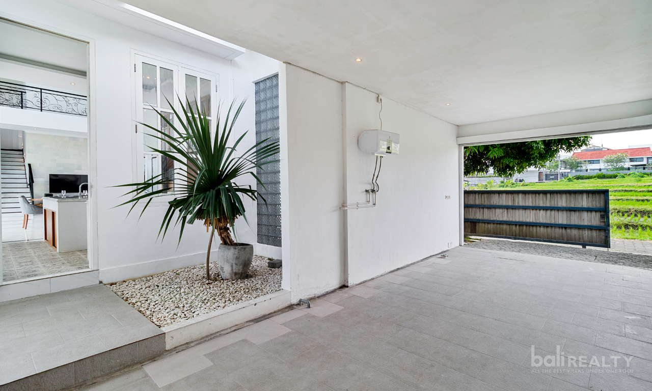 Available for Yearly Rental: Four-Bedroom Family Villa in Berawa, Short Drive to the Beach — image 19