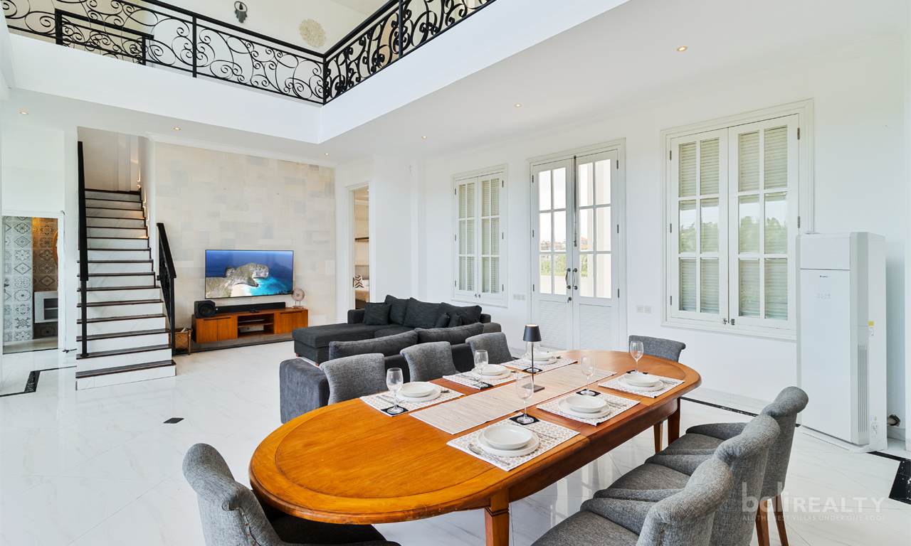 Available for Yearly Rental: Four-Bedroom Family Villa in Berawa, Short Drive to the Beach — image 5