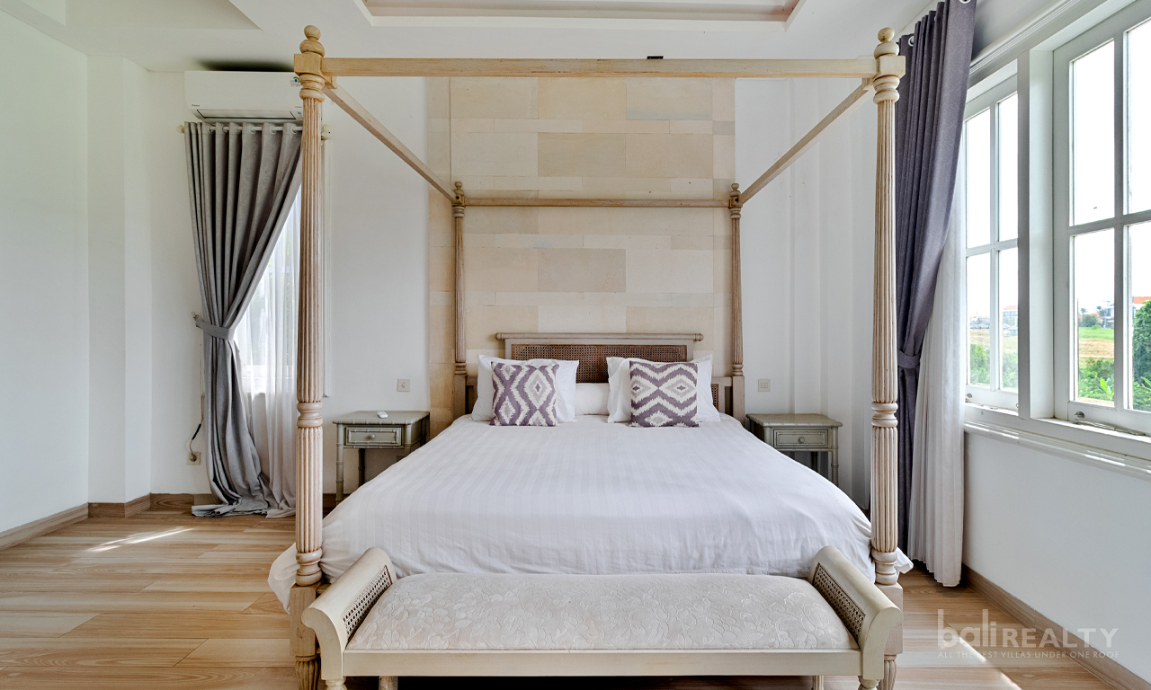 Available for Yearly Rental: Four-Bedroom Family Villa in Berawa, Short Drive to the Beach — image 8