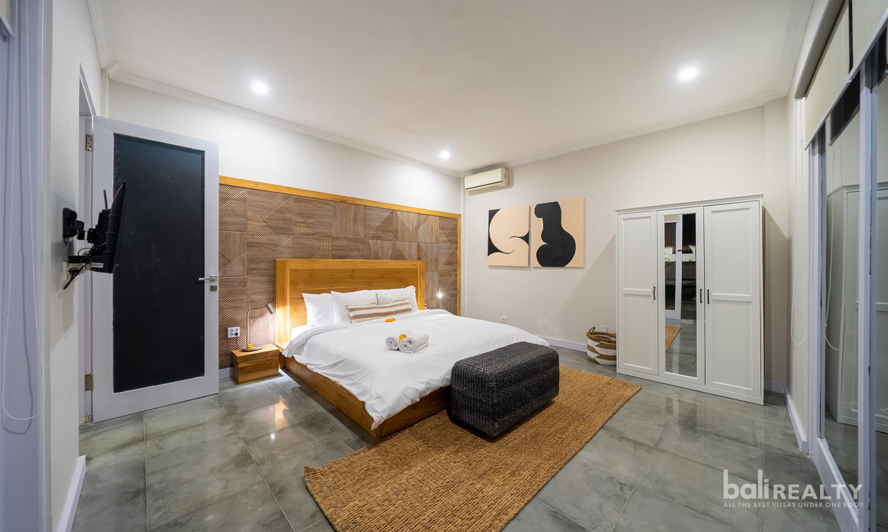 Spacious & Elegant 4-Bedroom Villa for Yearly Rent in Prime Berawa, Canggu 3013 — image 11