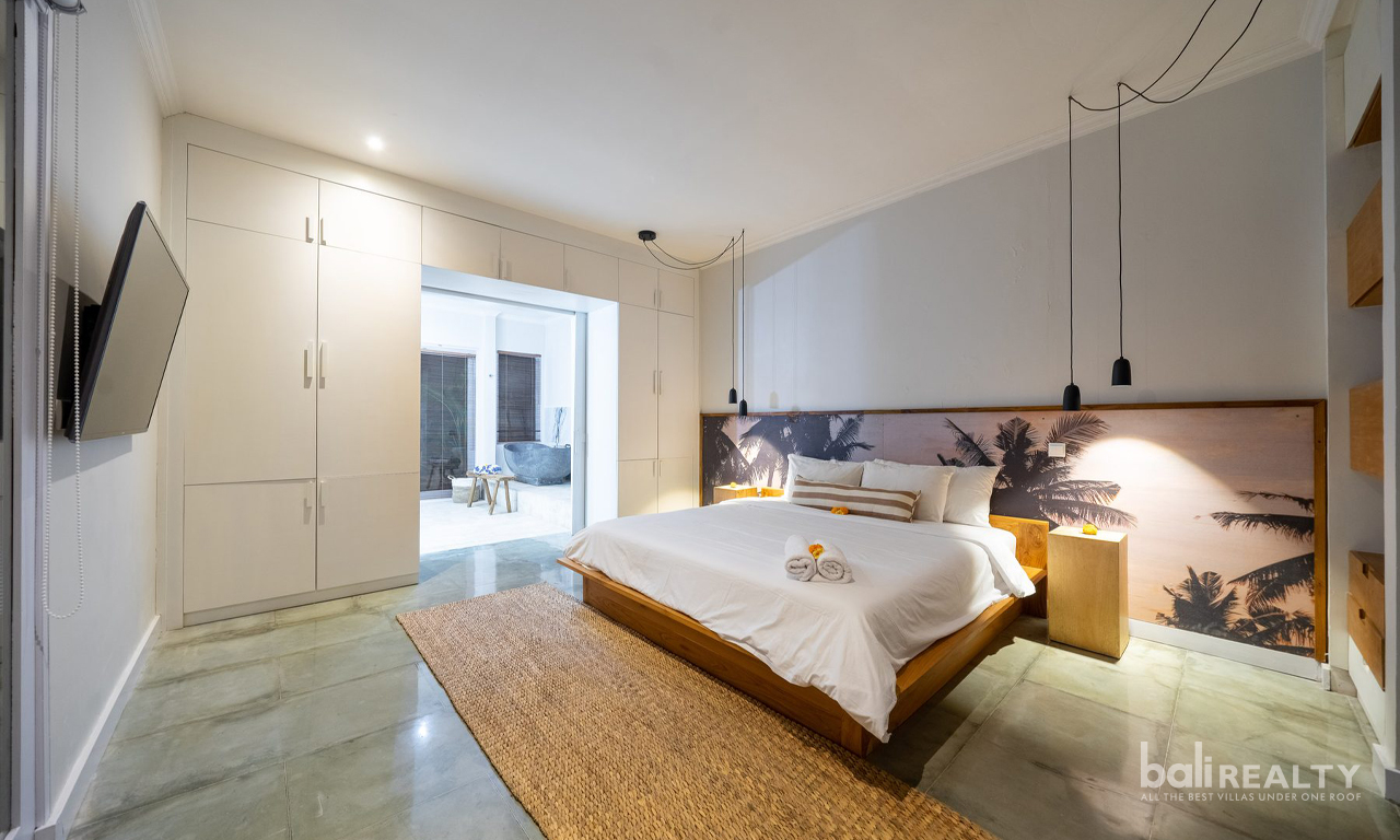 Spacious & Elegant 4-Bedroom Villa for Yearly Rent in Prime Berawa, Canggu 3013 — image 12