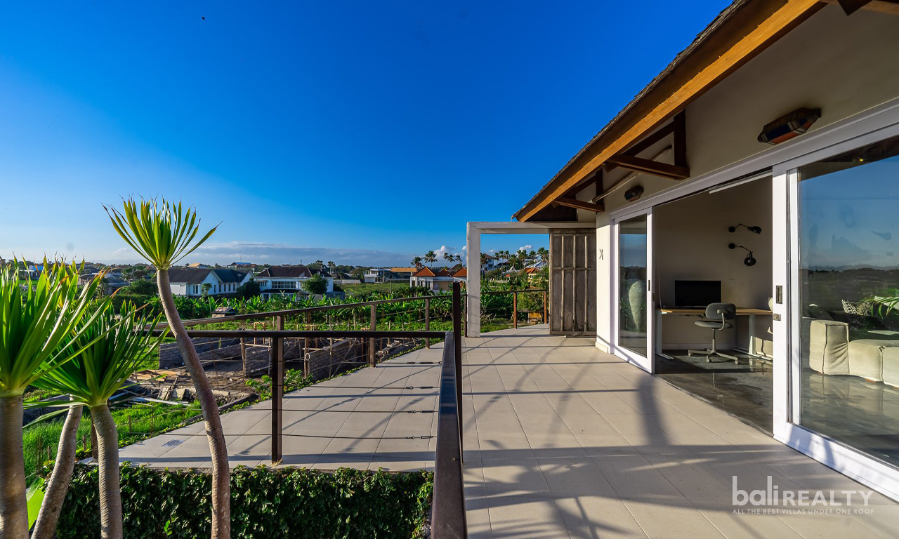 Spacious & Elegant 4-Bedroom Villa for Yearly Rent in Prime Berawa, Canggu 3013 — image 2
