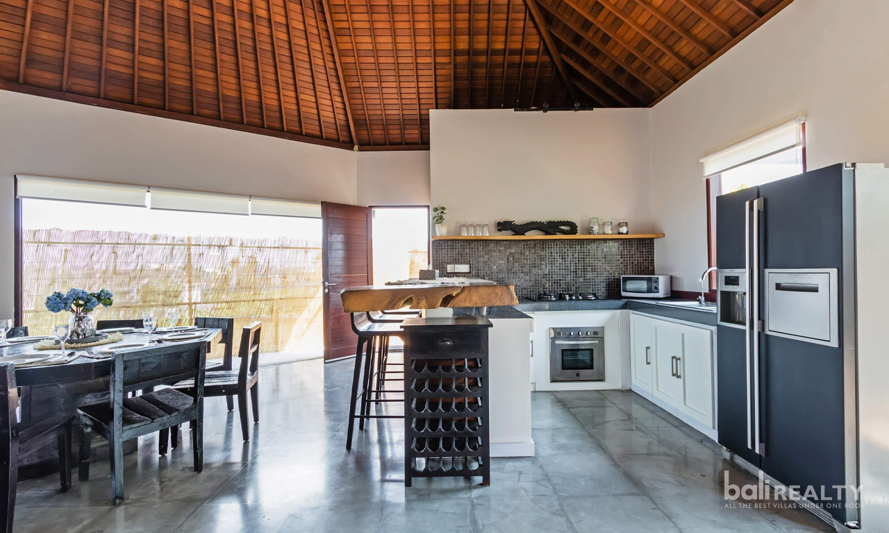 Spacious Four-Bedroom Villa in Prime Berawa 3014 — image 8