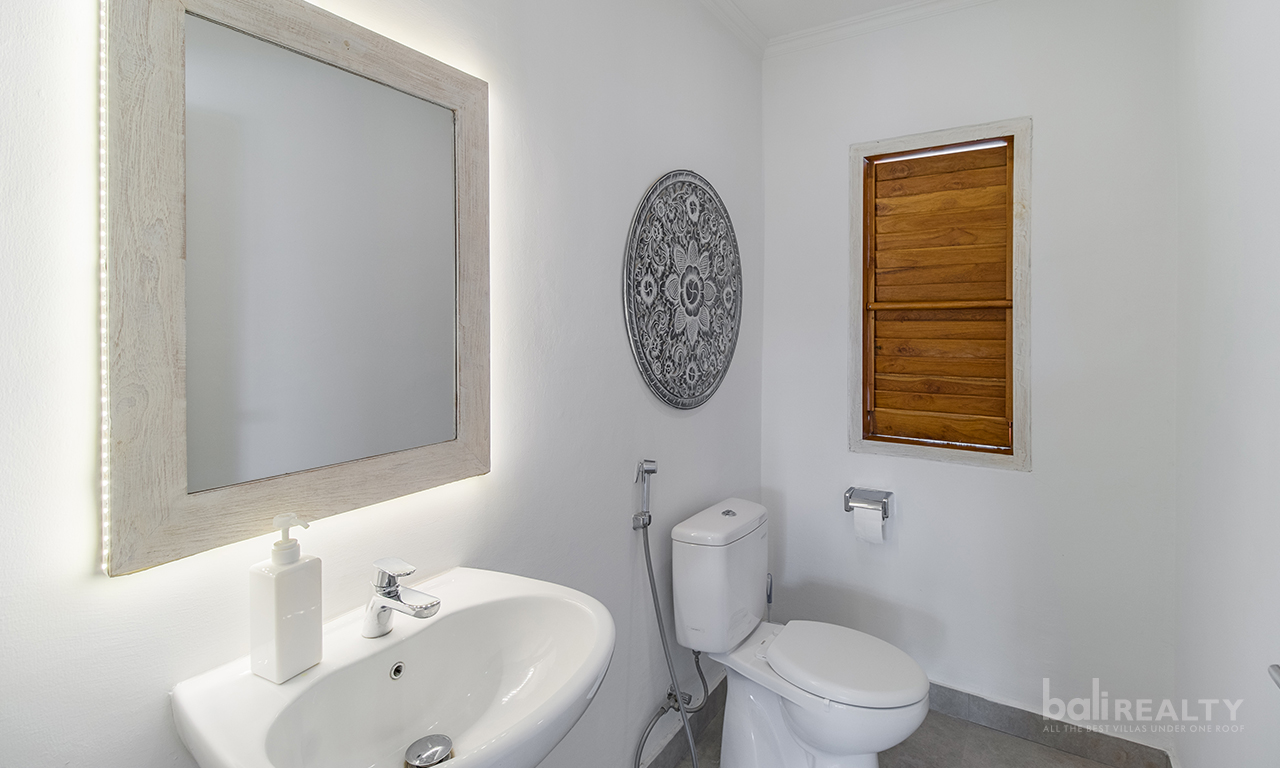 Idyllic Traditional Three-Bedroom Villa with Rice Field Views in Padang Tawang, Canggu — image 14