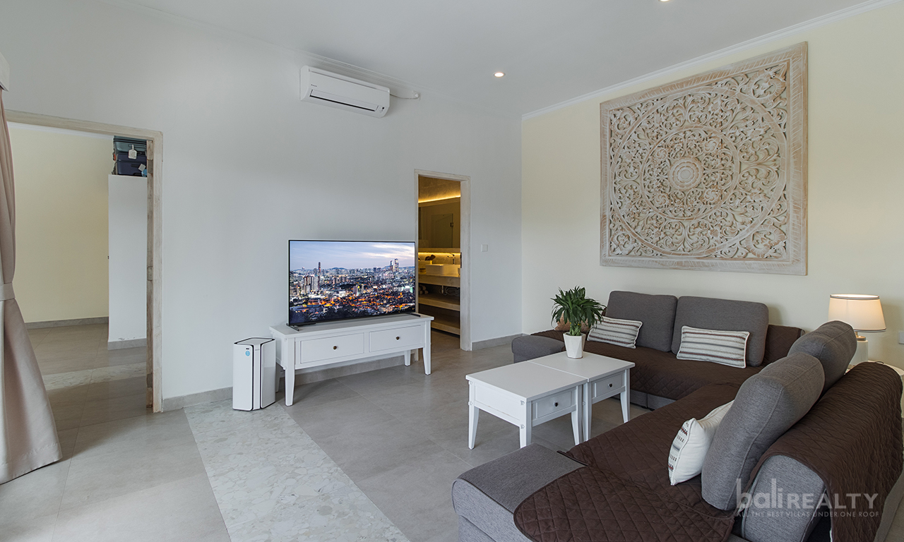 Idyllic Traditional Three-Bedroom Villa with Rice Field Views in Padang Tawang, Canggu — image 8