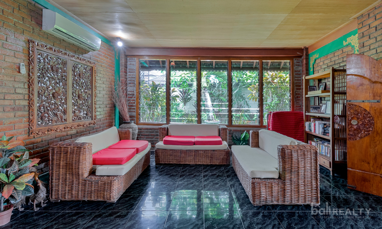 Great Opportunity for Developers or Investors: Freehold Three-Bedroom Balinese Home set on 700sqm of Land — image 9