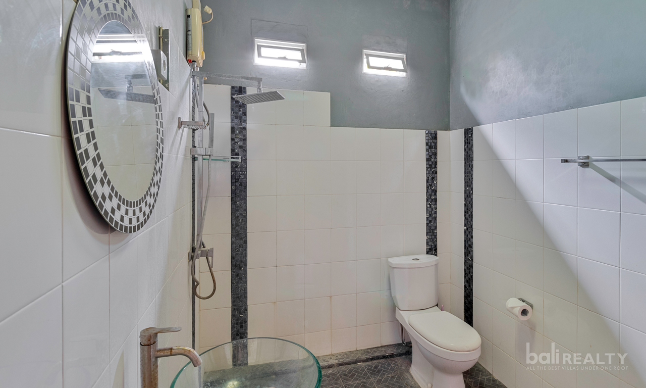 Great Opportunity for Developers or Investors: Freehold Three-Bedroom Balinese Home set on 700sqm of Land — image 10