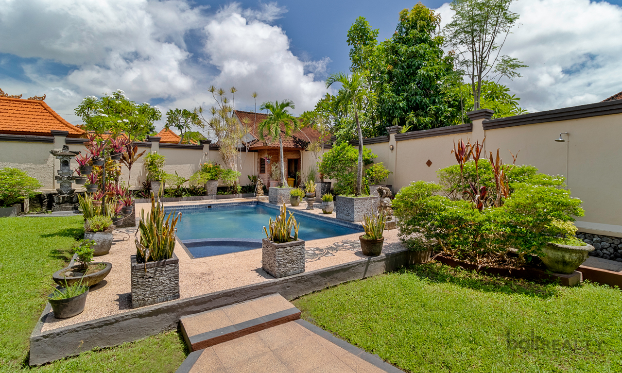 Great Opportunity for Developers or Investors: Freehold Three-Bedroom Balinese Home set on 700sqm of Land — image 1