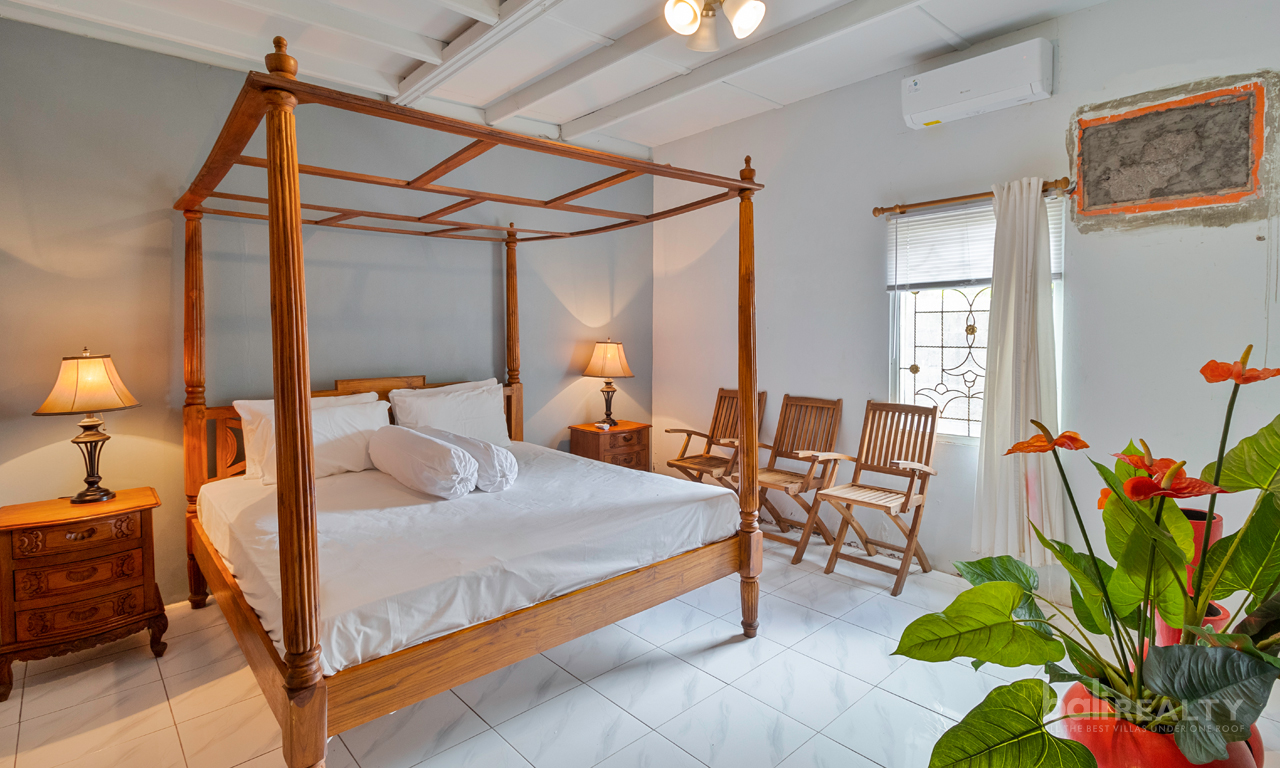 Great Opportunity for Developers or Investors: Freehold Three-Bedroom Balinese Home set on 700sqm of Land — image 7
