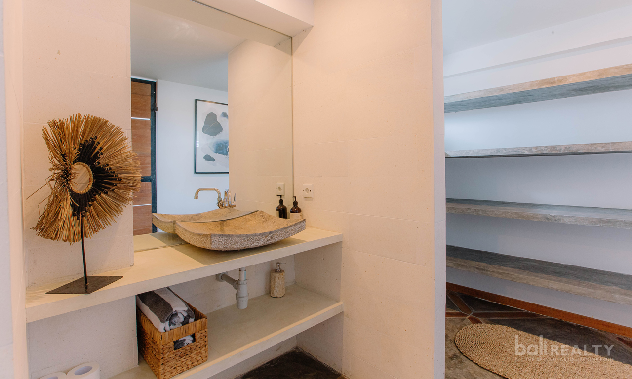 Prime Canggu Investment: Chic Two-Bedroom Townhouse Loft, Steps from Nelayan Beach! 2688 — image 9