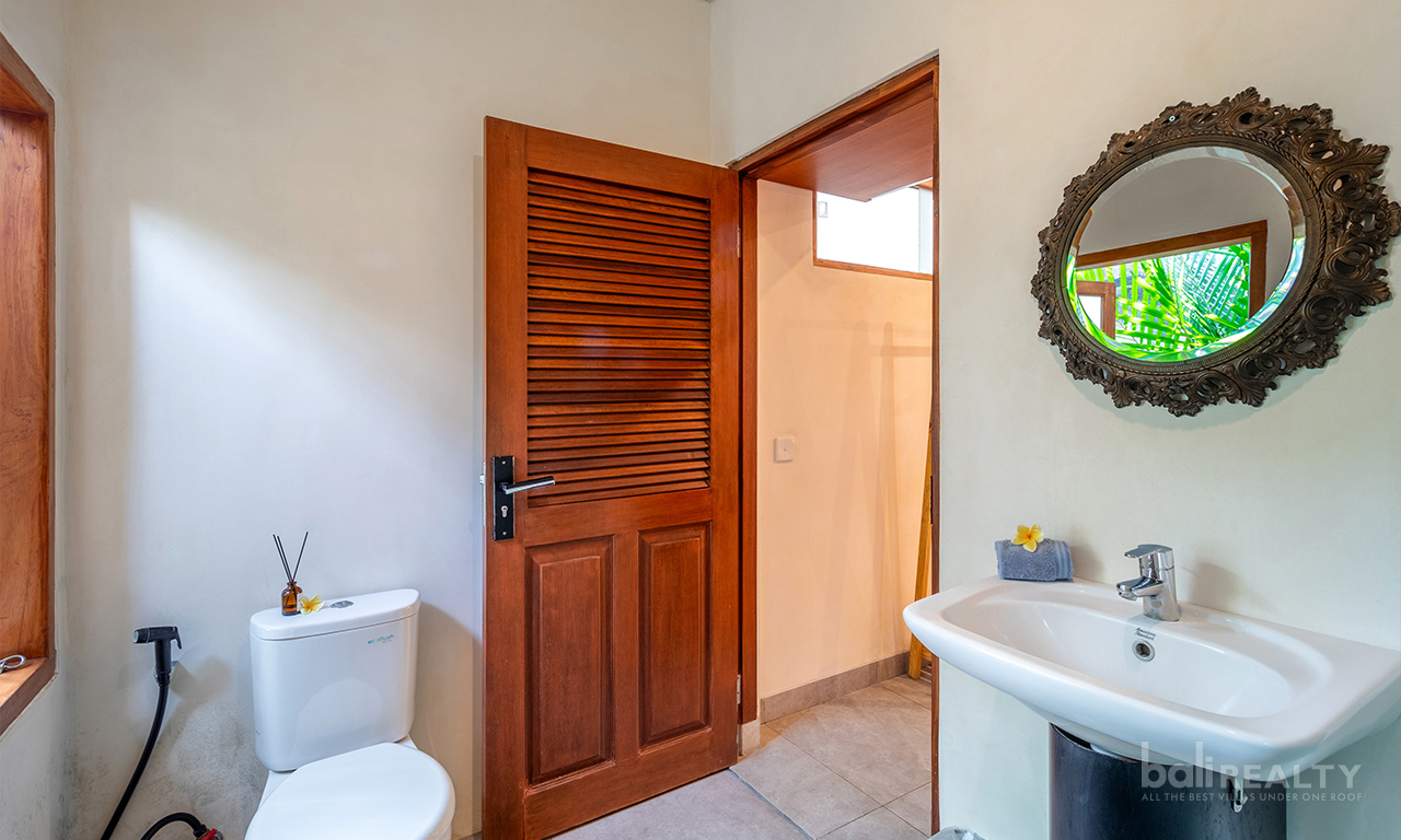 Cozy, Fully Furnished Two-Bedroom Freehold House in Padonan, Canggu — image 12