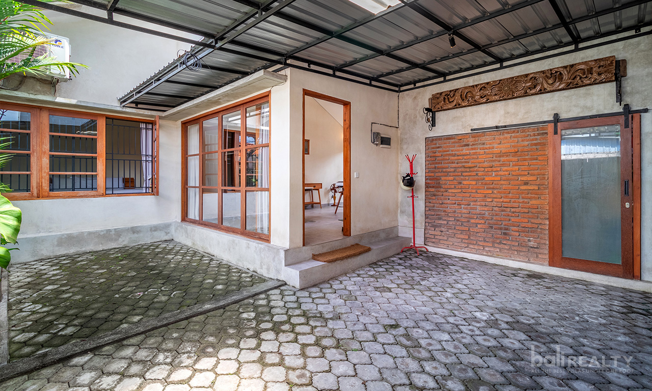 Cozy, Fully Furnished Two-Bedroom Freehold House in Padonan, Canggu — image 17