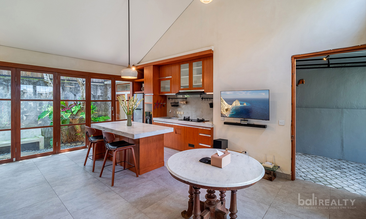 Cozy, Fully Furnished Two-Bedroom Freehold House in Padonan, Canggu — image 4