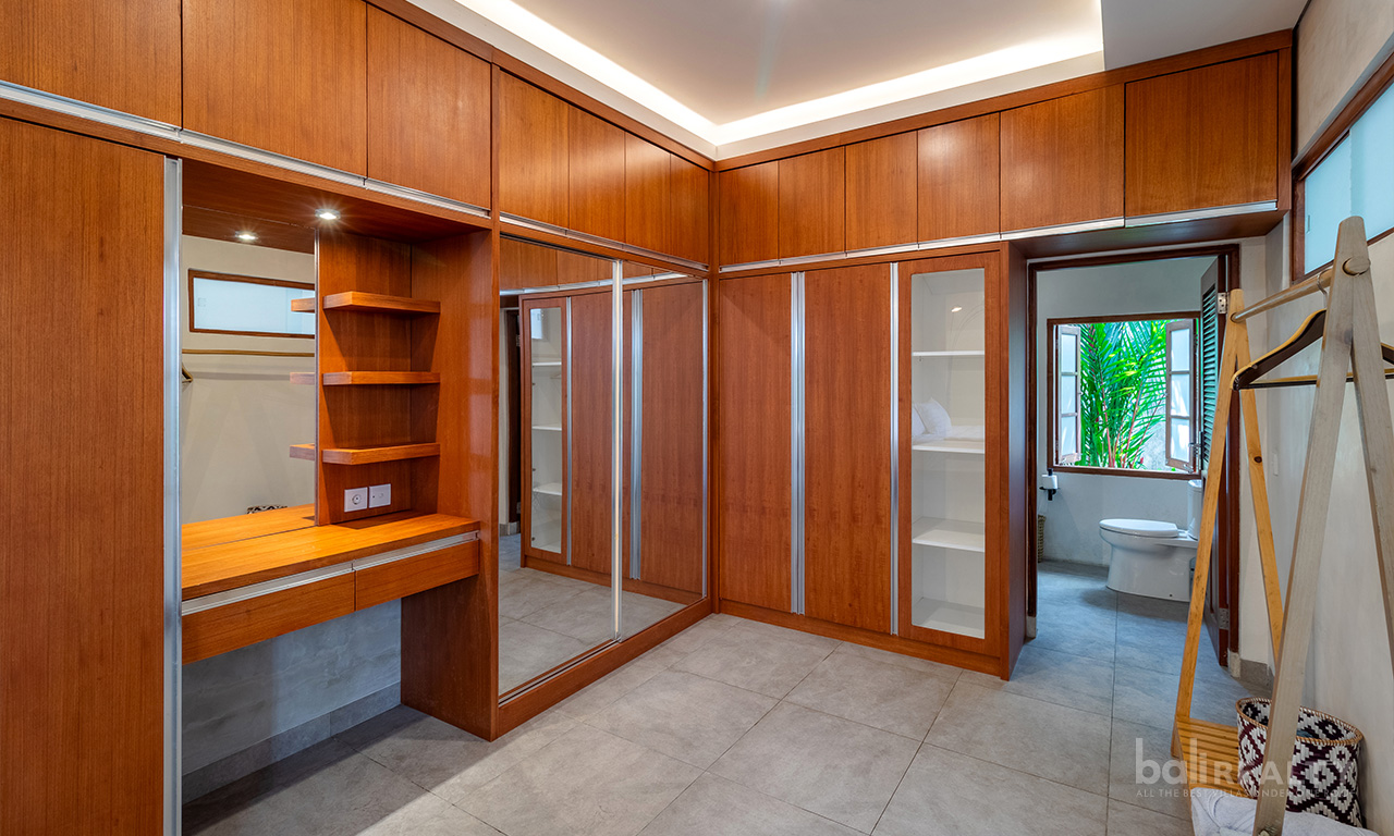 Cozy, Fully Furnished Two-Bedroom Freehold House in Padonan, Canggu — image 8