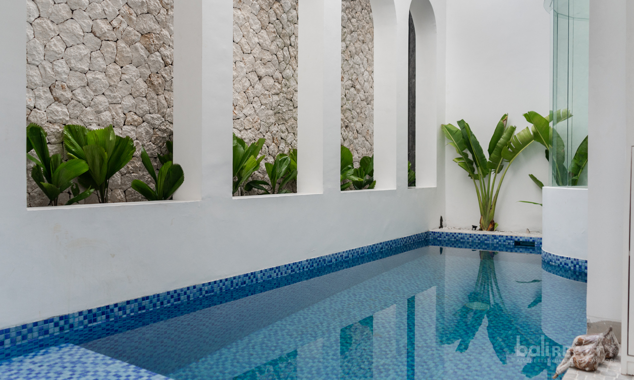 European-Style Three-Bedroom Villa with Long Lease, Well-Located Near Berawa Beach — image 10