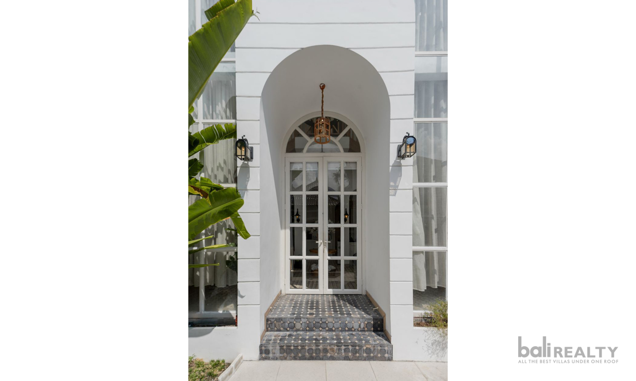 European-Style Three-Bedroom Villa with Long Lease, Well-Located Near Berawa Beach — image 11