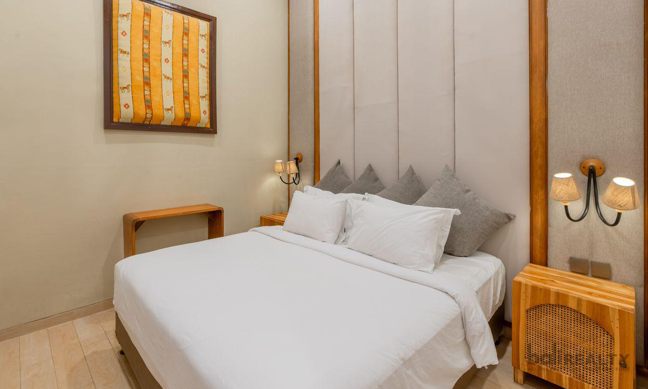 European-Style Three-Bedroom Villa with Long Lease, Well-Located Near Berawa Beach — image 5