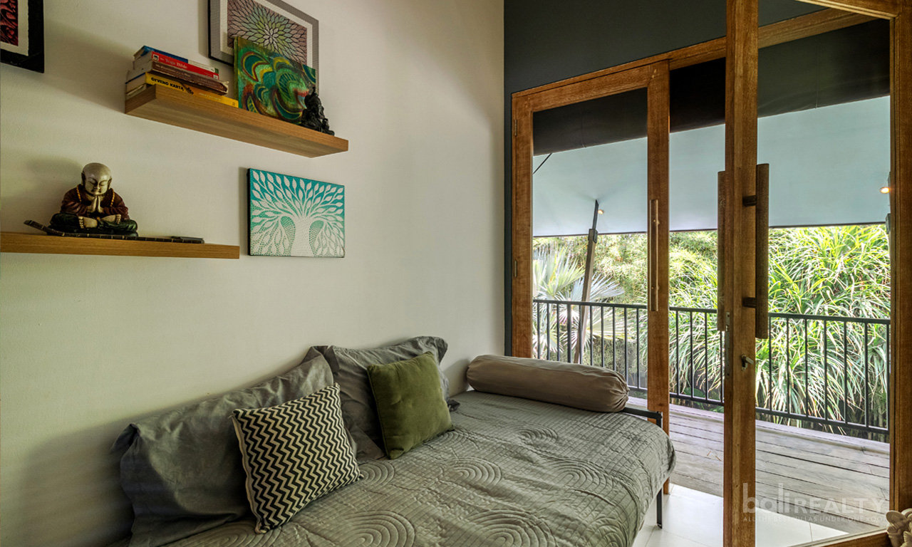 Smart Investment in Prime Canggu: Four-Bedroom Villa with Long Lease in Tourism Zone — image 11