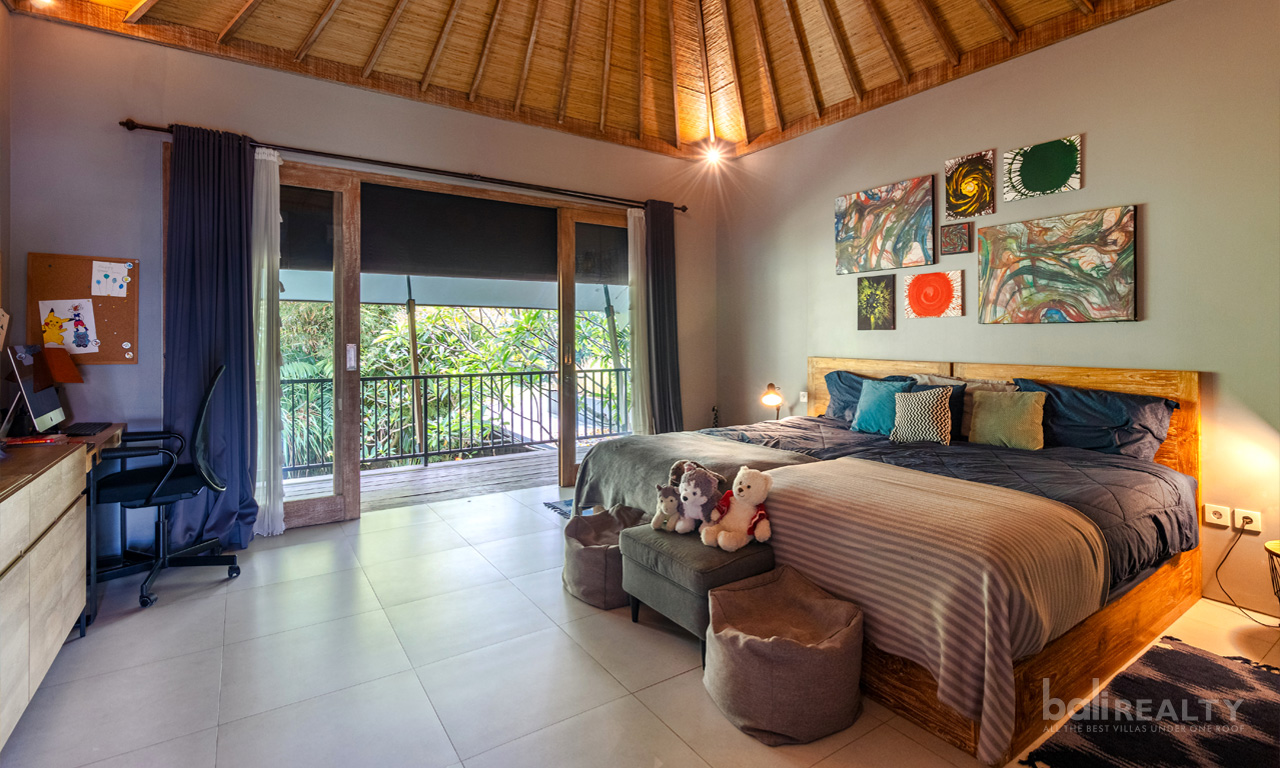 Smart Investment in Prime Canggu: Four-Bedroom Villa with Long Lease in Tourism Zone — image 15