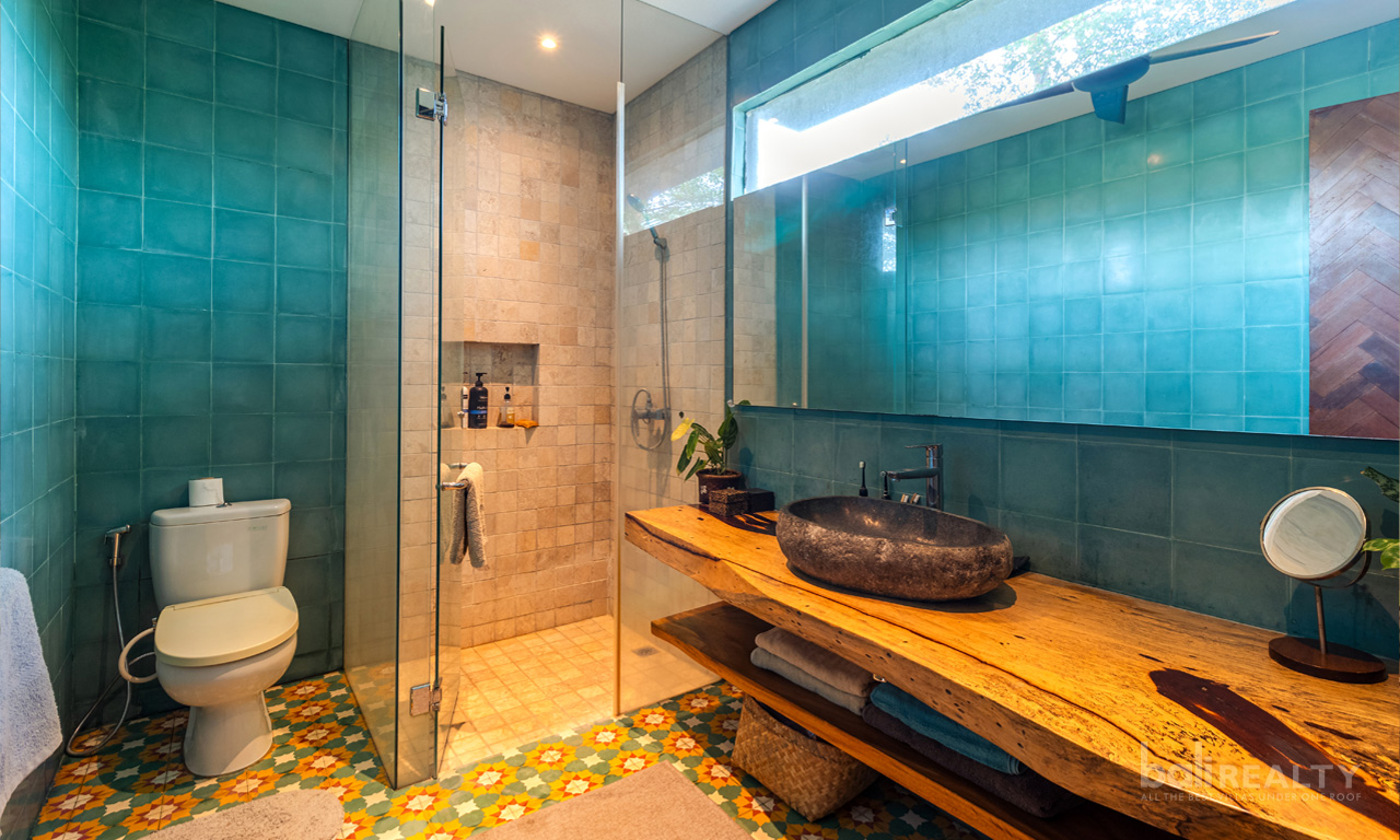 Smart Investment in Prime Canggu: Four-Bedroom Villa with Long Lease in Tourism Zone — image 16