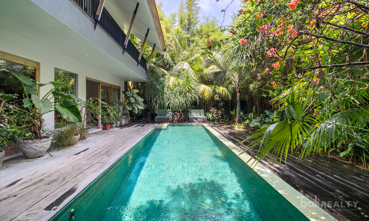 Smart Investment in Prime Canggu: Four-Bedroom Villa with Long Lease in Tourism Zone — image 1