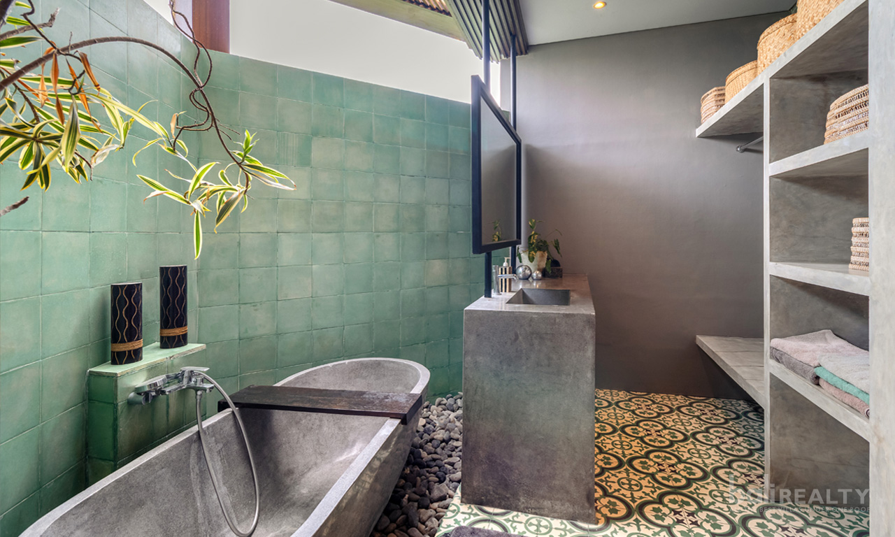 Smart Investment in Prime Canggu: Four-Bedroom Villa with Long Lease in Tourism Zone — image 19