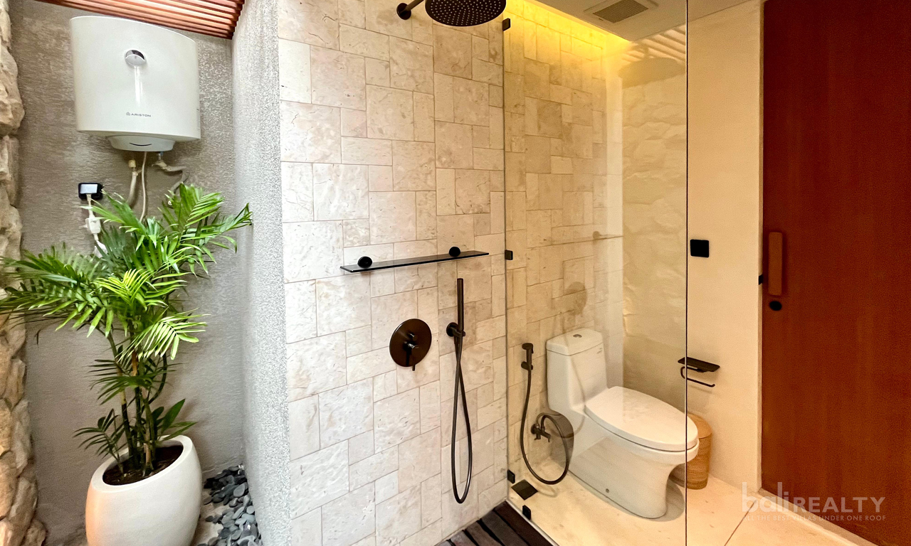 Brand New Three-Bedroom Villa: Yearly Rental with Rice Field View in Tumbak Bayuh — image 16