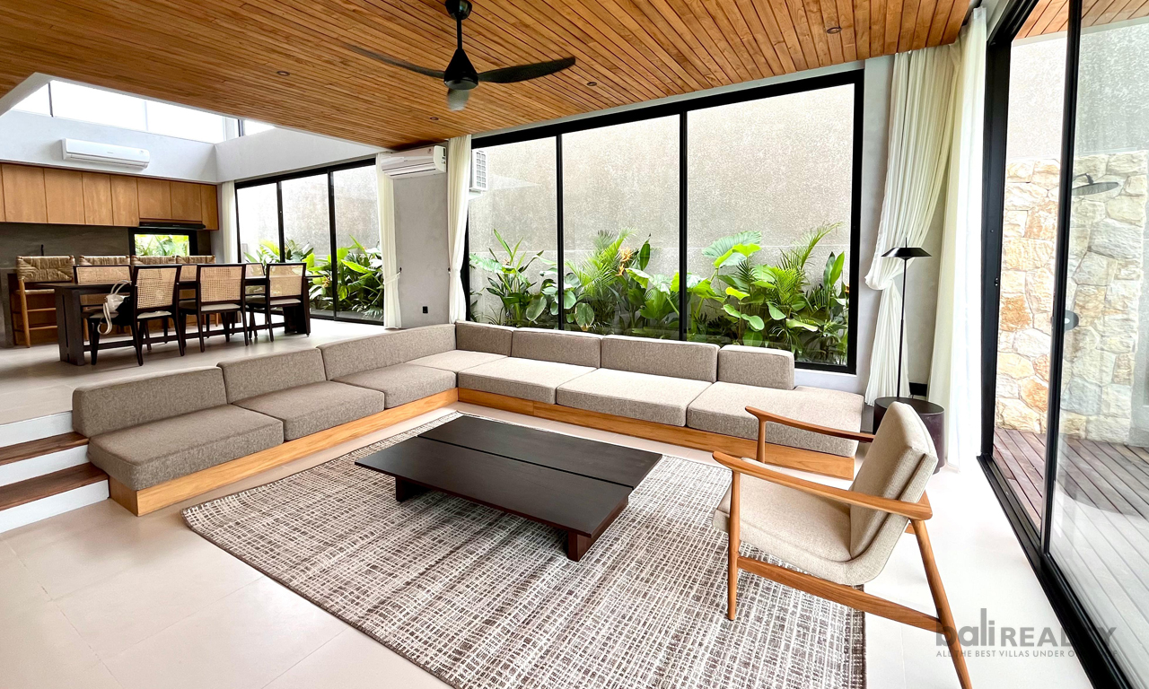Brand New Three-Bedroom Villa: Yearly Rental with Rice Field View in Tumbak Bayuh — image 4