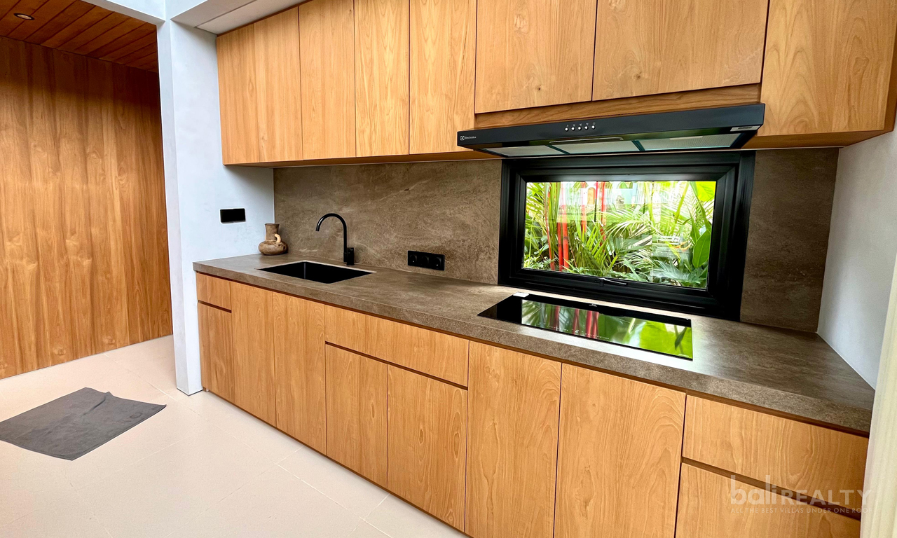 Brand New Three-Bedroom Villa: Yearly Rental with Rice Field View in Tumbak Bayuh — image 7