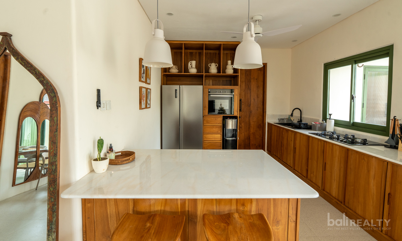 Four-Bedroom Villa for Yearly or Monthly Rental in Babakan Area — image 10
