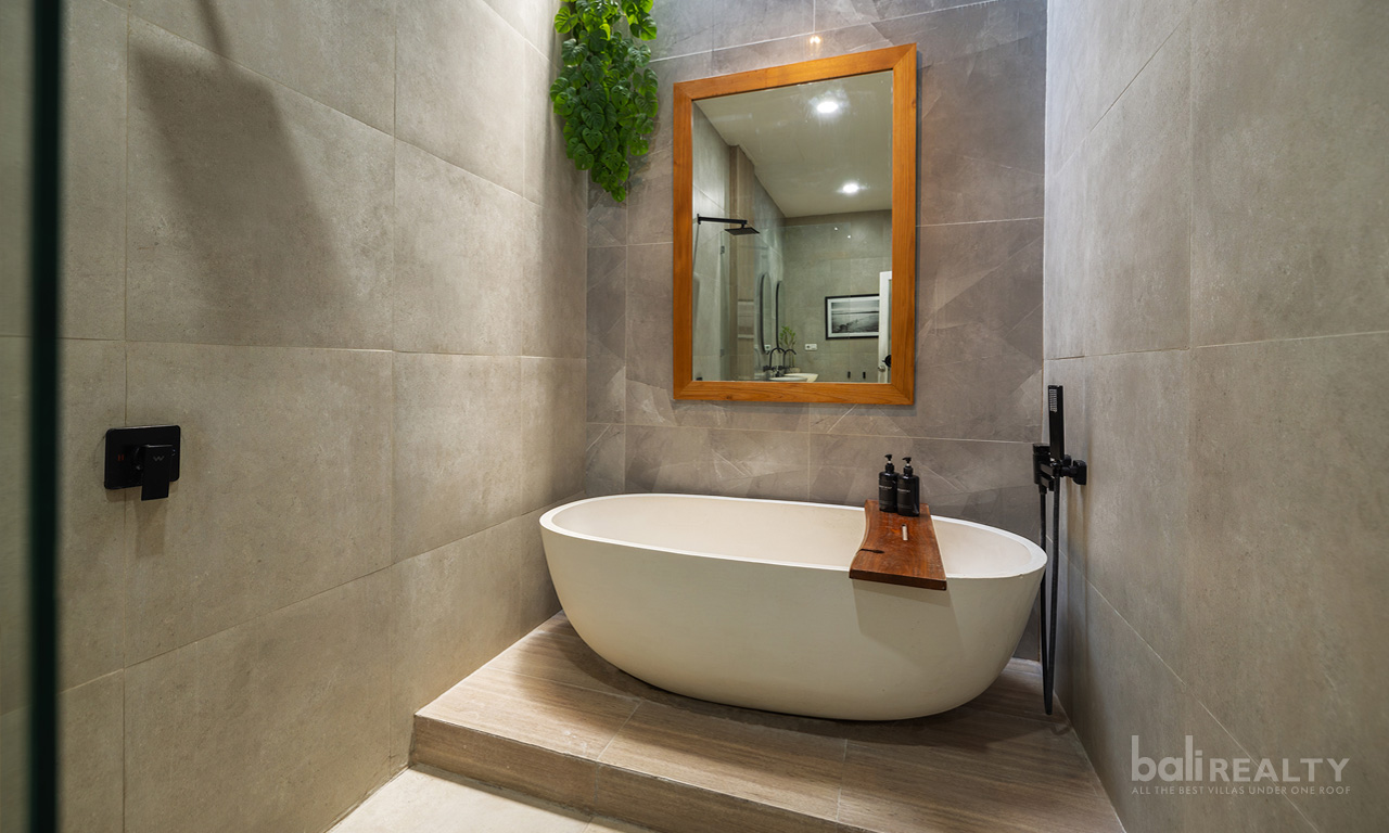 Modern, Well-Designed Two-Bedroom Villa in Berawa – Monthly and Yearly Available — image 13