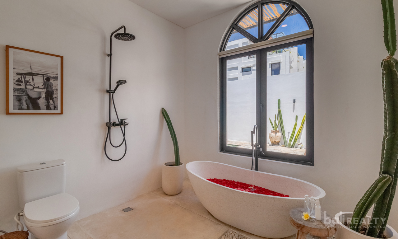 Prime Investment: 4 Units of Modern Two-Bedroom Villas in Strategic Padonan Location — image 5