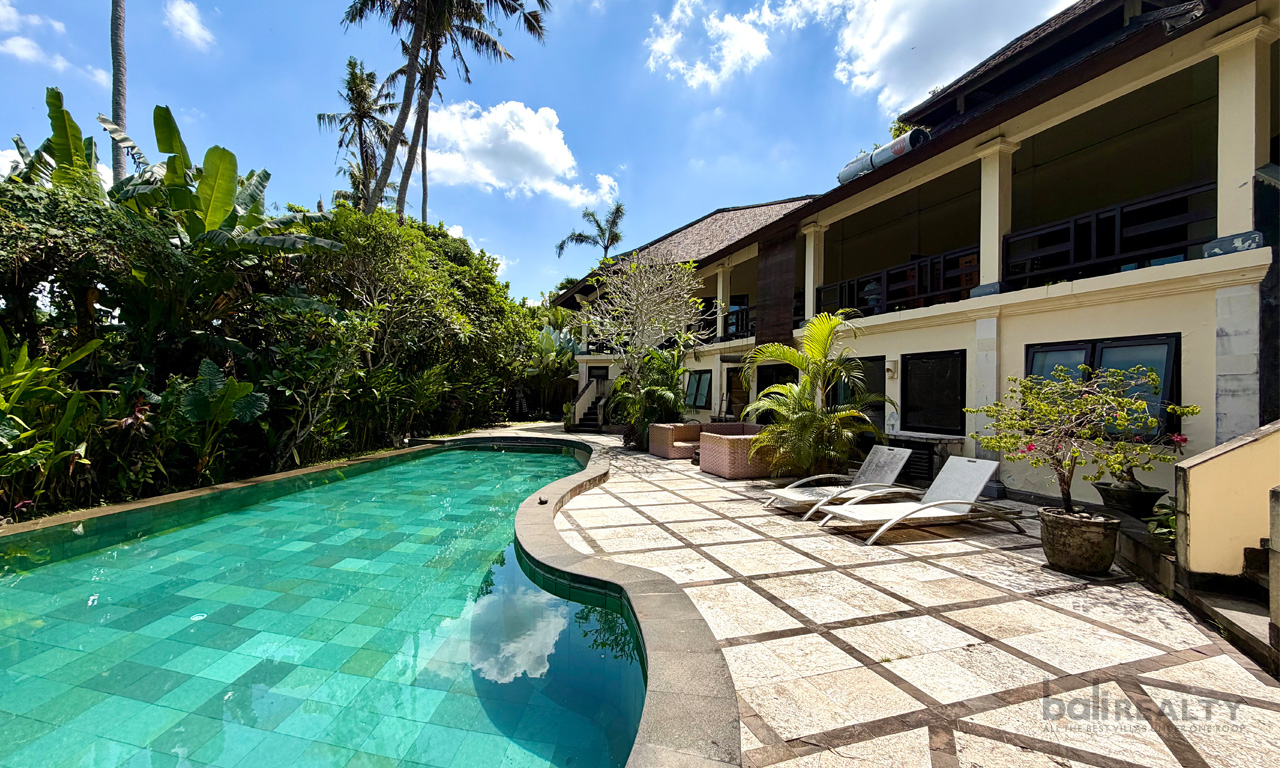Spacious Five-Bedroom Family Villa for Yearly Rental in Tumbak Bayuh – Rice Field View