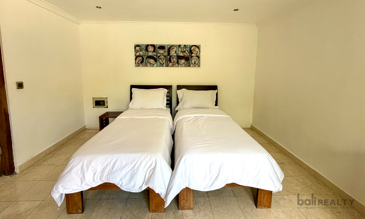 Spacious Five-Bedroom Family Villa for Yearly Rental in Tumbak Bayuh – Rice Field View — image 13