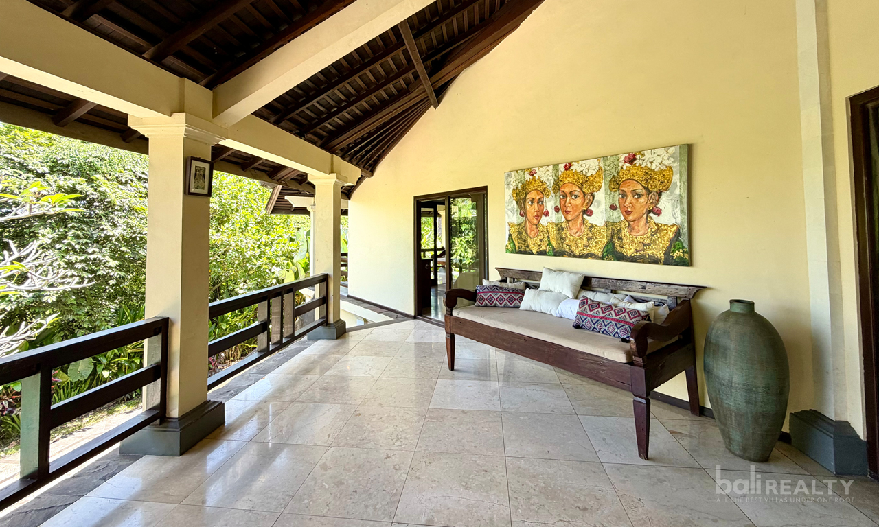 Spacious Five-Bedroom Family Villa for Yearly Rental in Tumbak Bayuh – Rice Field View — image 7